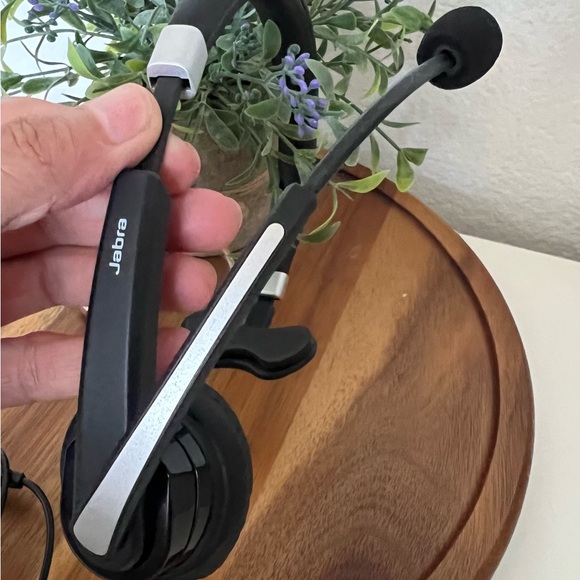 Jabra UC Voice 550 MS Mono Black
Duo Wired Headset HSCOll - Picture 2 of 5